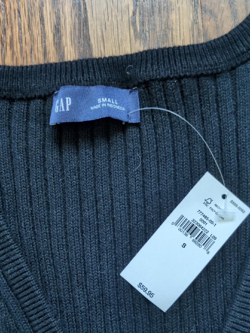 GAP Black Ribbed Short Sleeve Button-Up Sweater Top - Picture 2 of 5